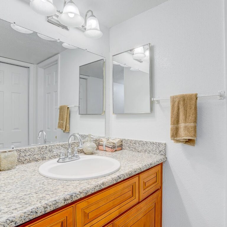 Falls of Braeburn Apartments offers 1-3 bedroom apartments for rent in Houston, TX.